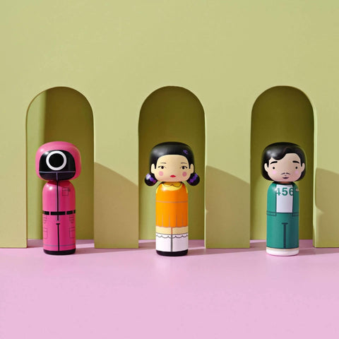LUCIE KAAS SKETCH.INC KOKESHI  SQUID GAMES MASKED WORKER  H 14,5 ART. SI02SGGU1 PINK
