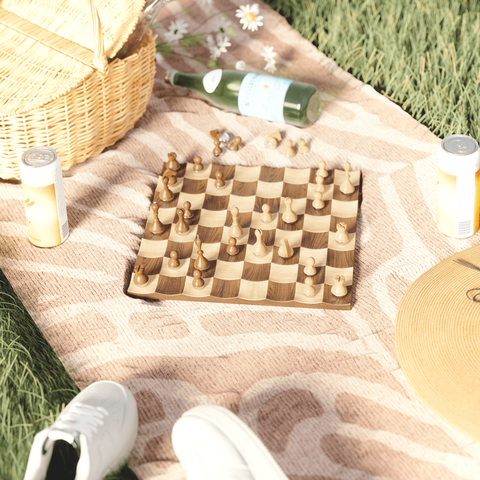 SCACCHI WOBBLE CHESS SET 377601-656 UMBRA WALNUT BROWN